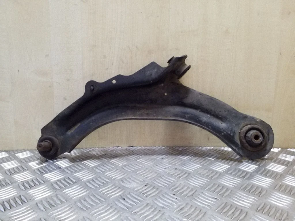 Front lower control arm/wishbone – Renault Megane II (2006-2008)