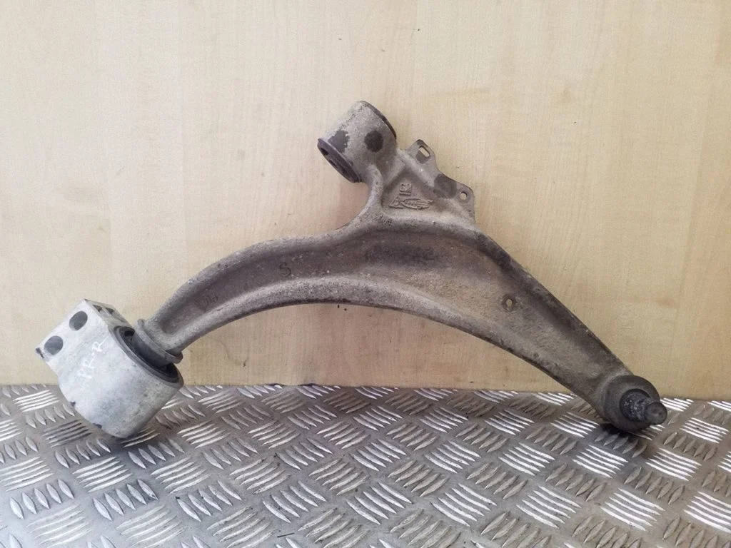 Front lower control arm/wishbone – right