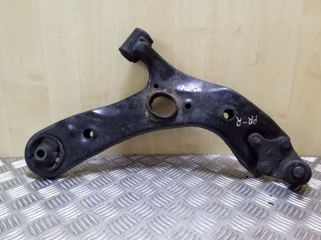 Front lower control arm/wishbone – right