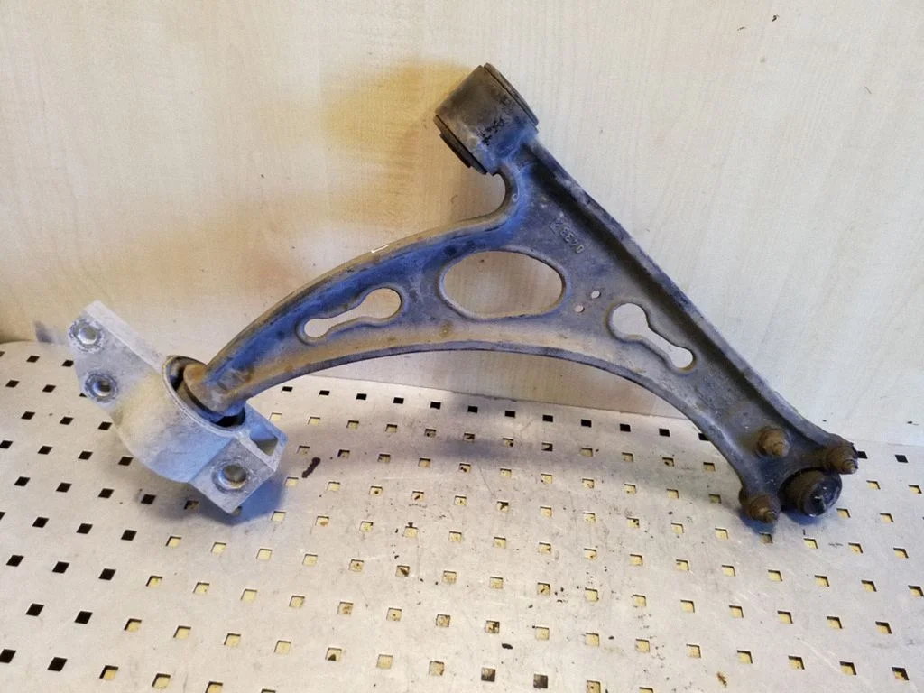 Front lower control arm/wishbone 1K0407153G