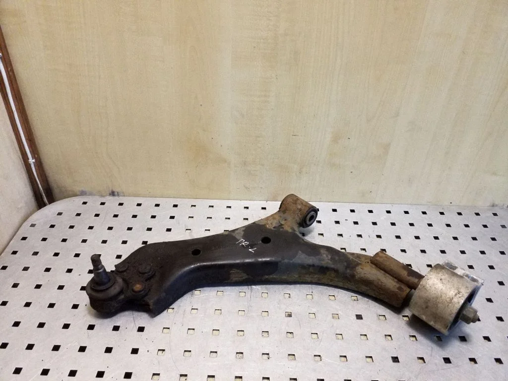 Front lower control arm/wishbone – left