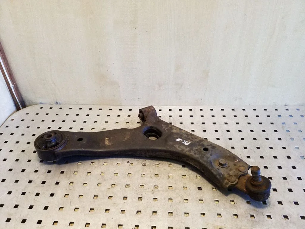 Front lower control arm/wishbone – right