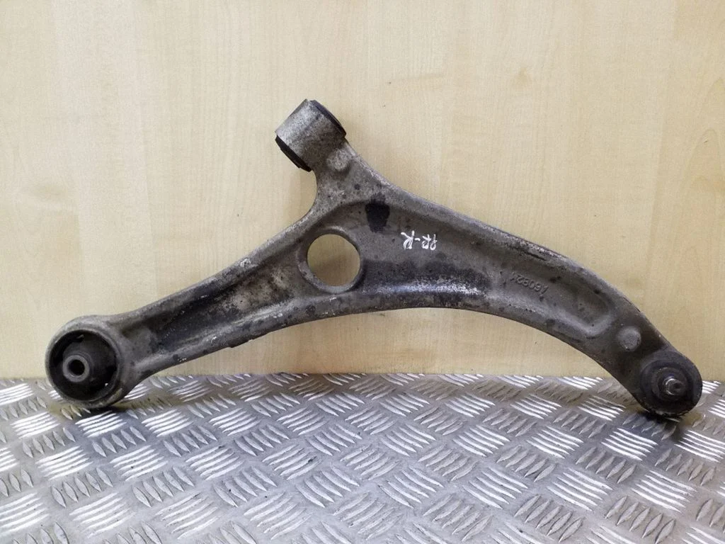 Front lower control arm/wishbone – right