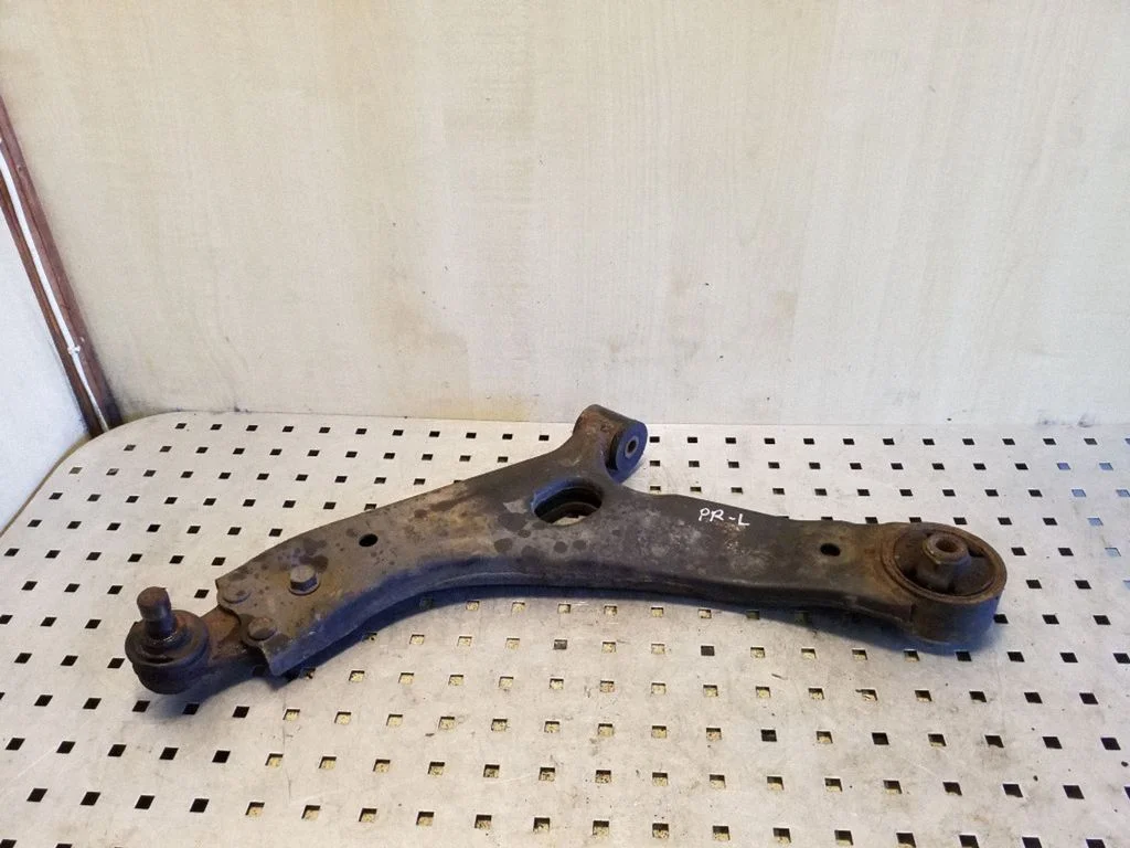 Front lower control arm/wishbone – left