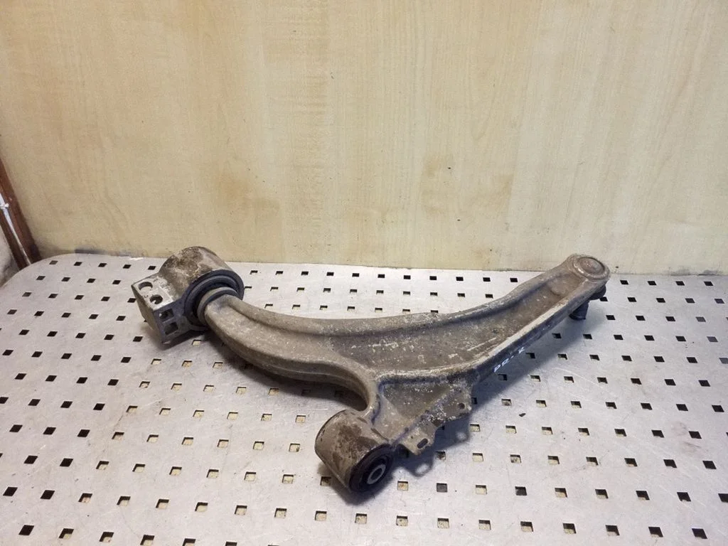 Front lower control arm/wishbone – right