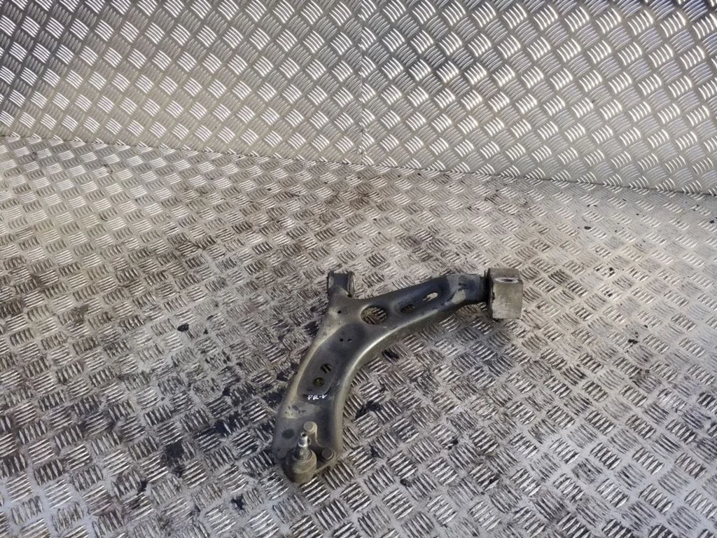 Front lower control arm/wishbone – left