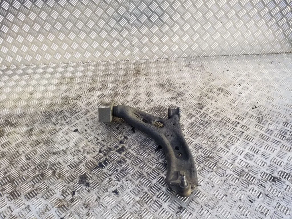 Front lower control arm/wishbone – right