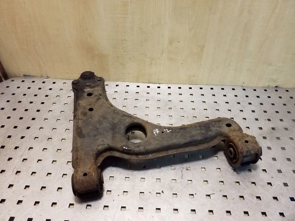 Front lower control arm/wishbone – left