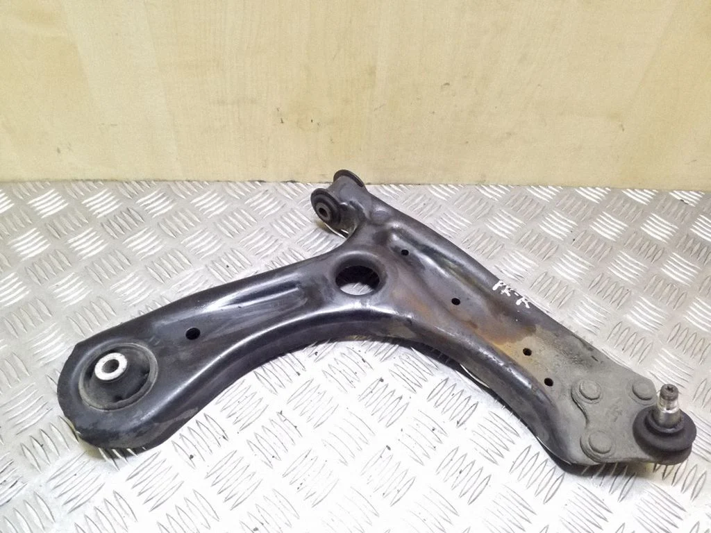 Front lower control arm/wishbone 6R0407152