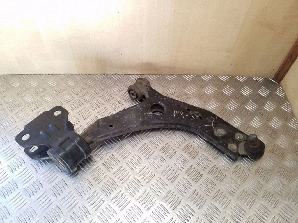 Wahacz przedni dolny – Ford Focus (2010-2017), prawy przód