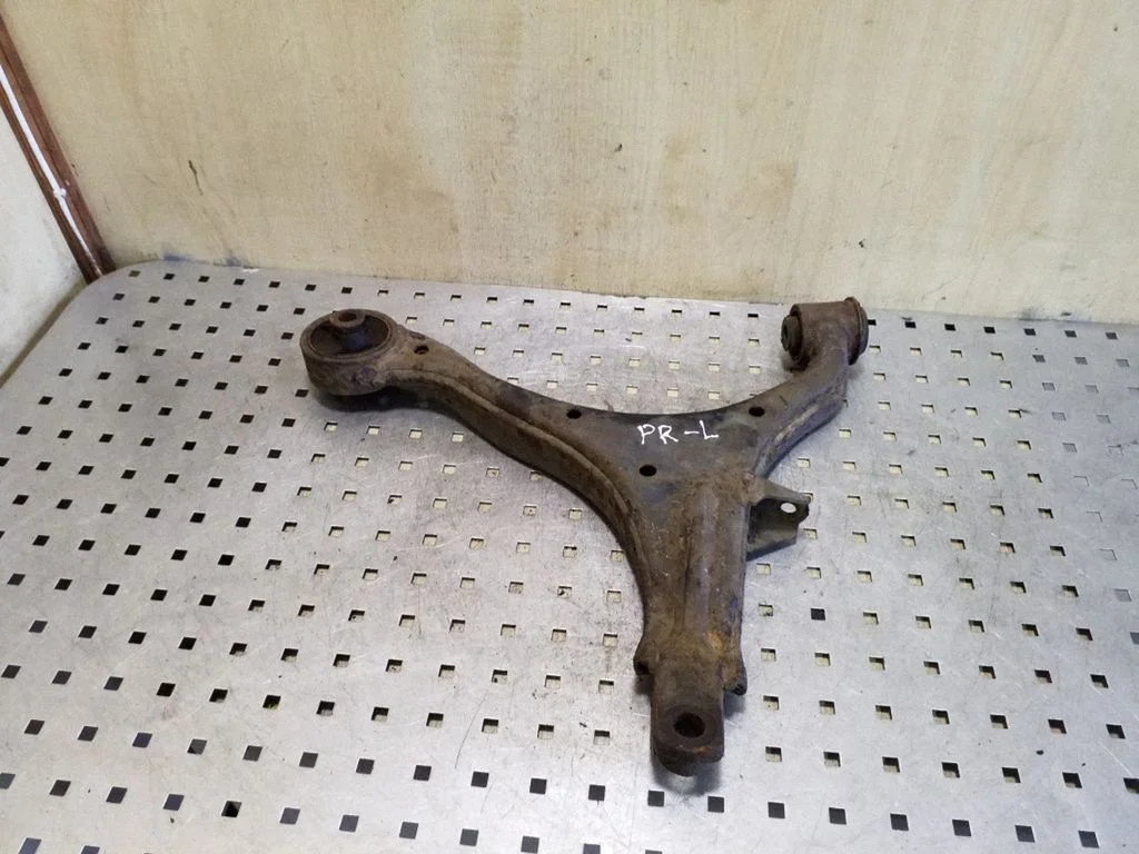 Front lower control arm/wishbone – left