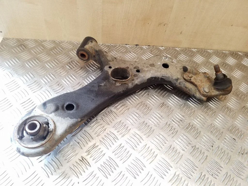 Front lower control arm/wishbone – right