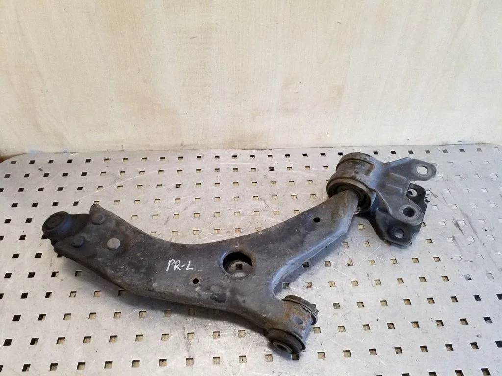 Front lower control arm/wishbone – left