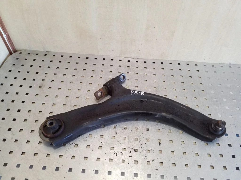 Front lower control arm/wishbone – right