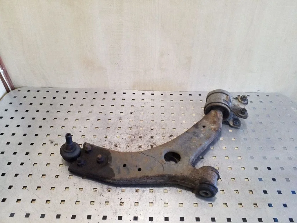 Wahacz przedni dolny – Ford Focus C-MAX (2003-2010), prawa