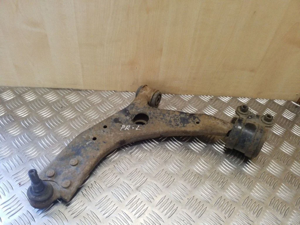 Front lower control arm/wishbone – left