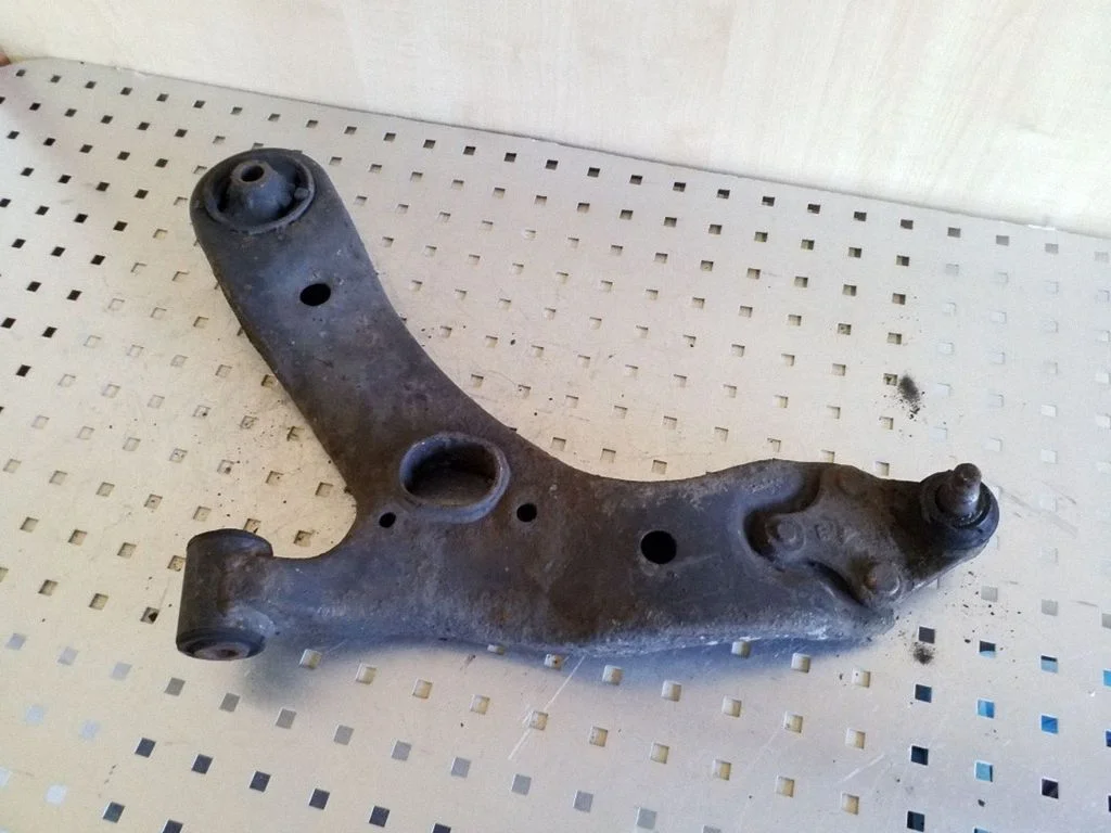 Front lower control arm/wishbone – left