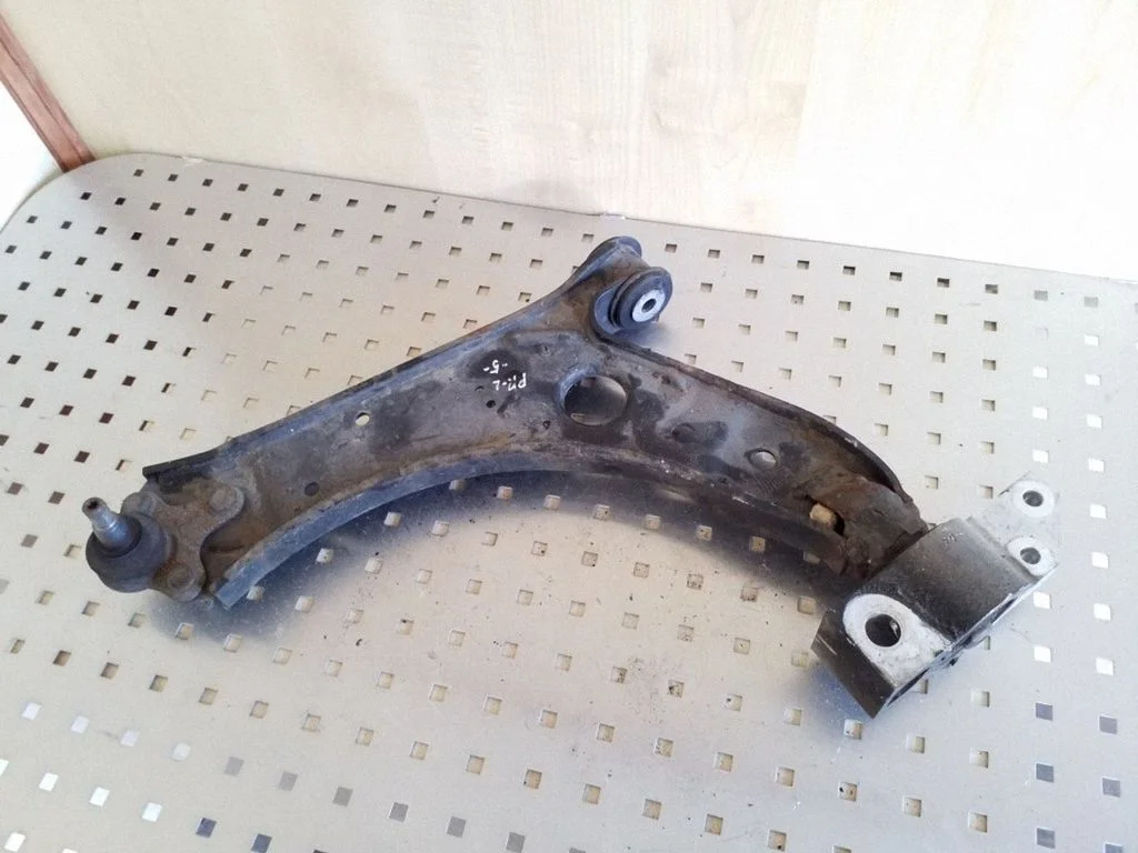 Front lower control arm/wishbone – left