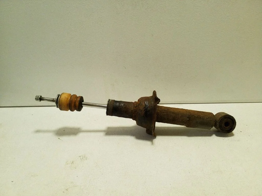 Tagumine amortisaator – vasak