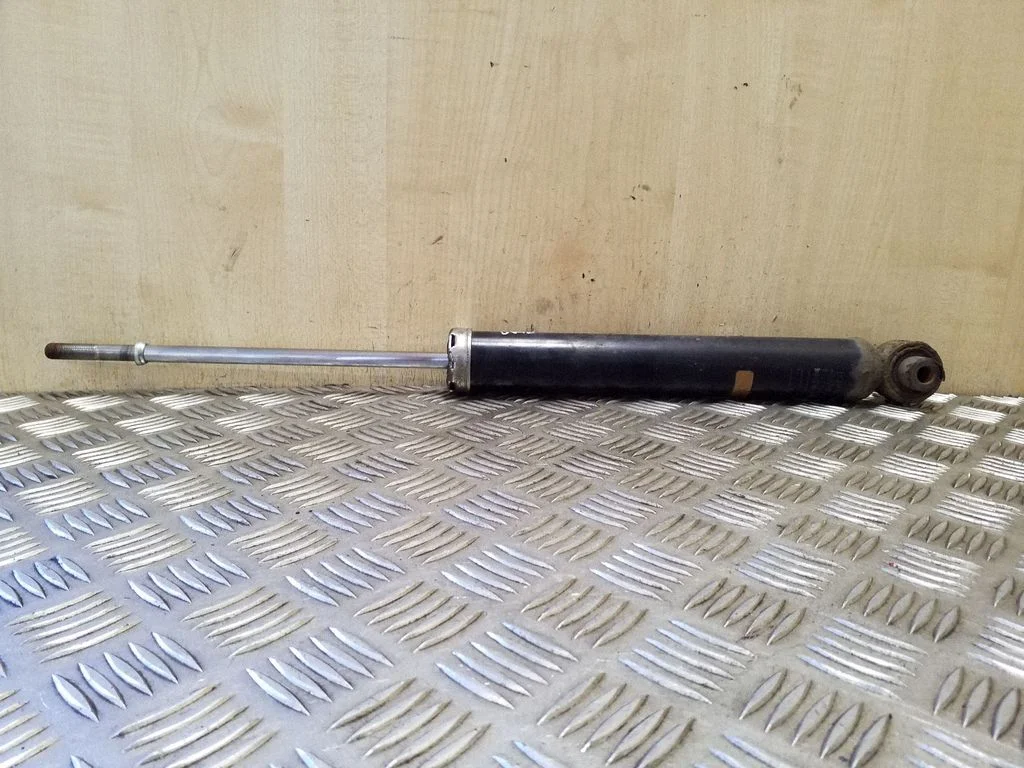 Rear shock absorber/damper – Toyota Verso (2009-2018)