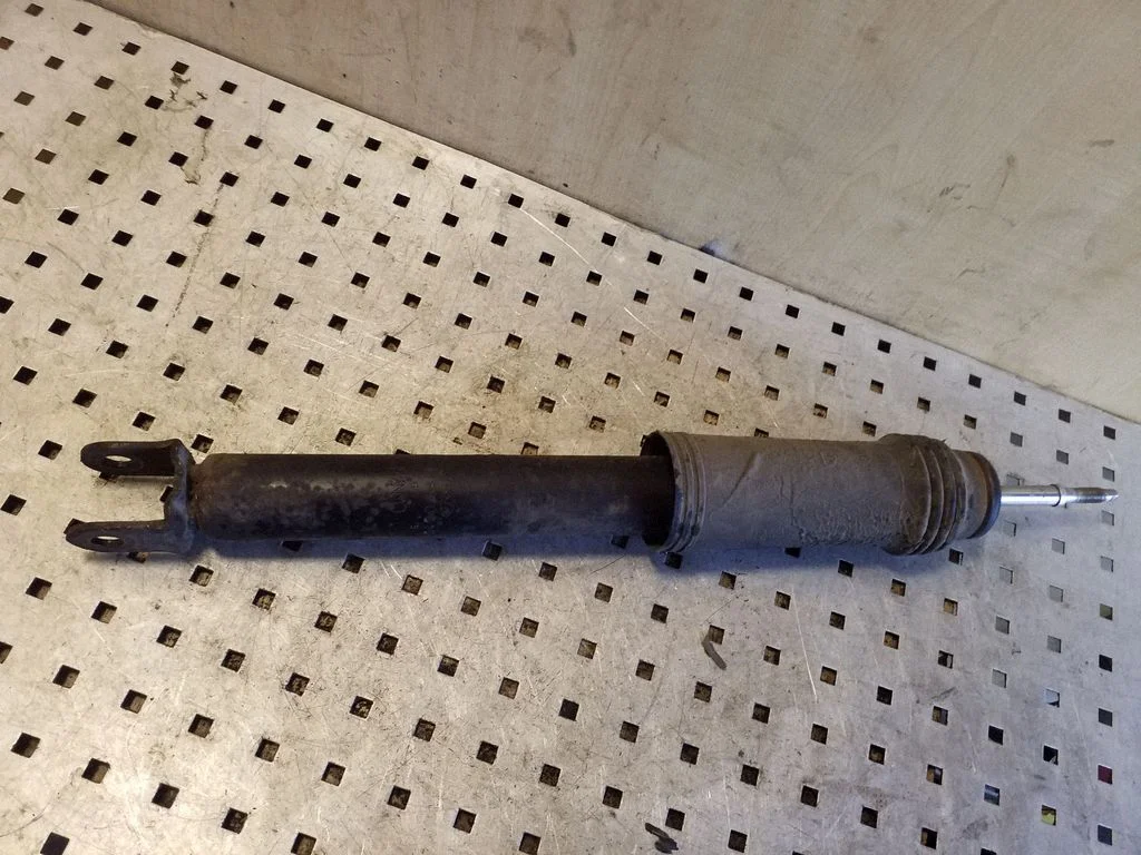 Rear shock absorber/damper 553113U010