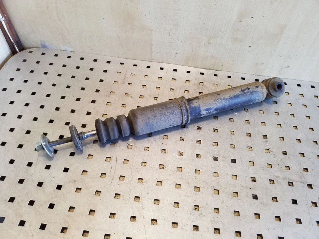 Rear shock absorber/damper 4162A050