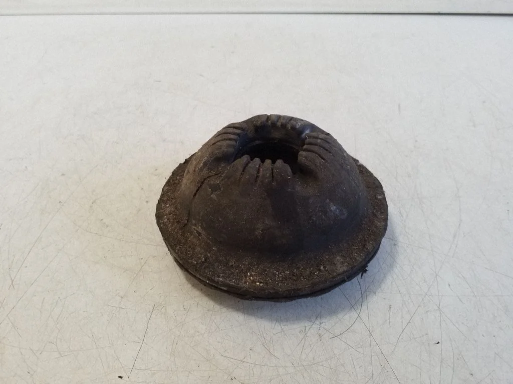 Front coil spring rubber mount 4F0412377D