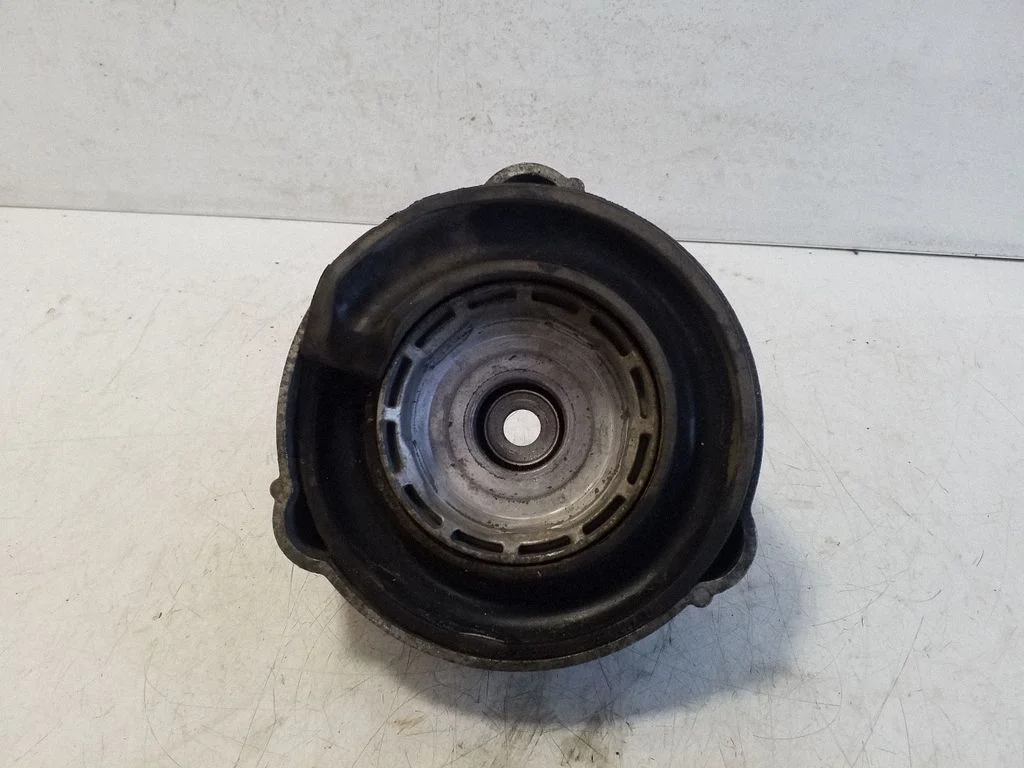 Front coil spring rubber mount 7P0411189A