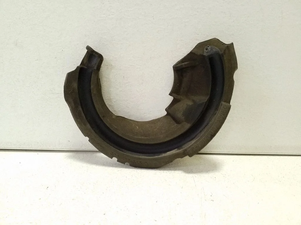 Front coil spring rubber mount 5Q0412545D