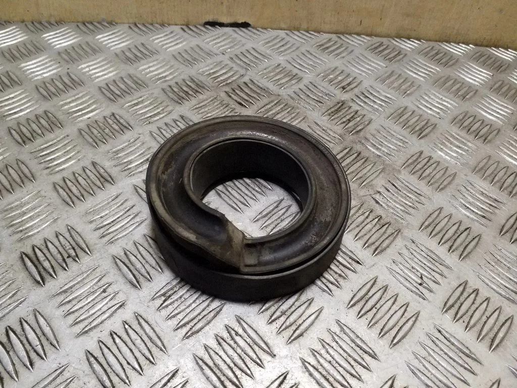 Front coil spring rubber mount 7P0411178A
