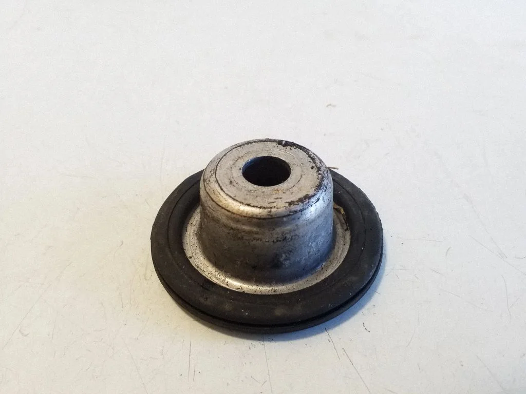 Front coil spring rubber mount 1J0412319C