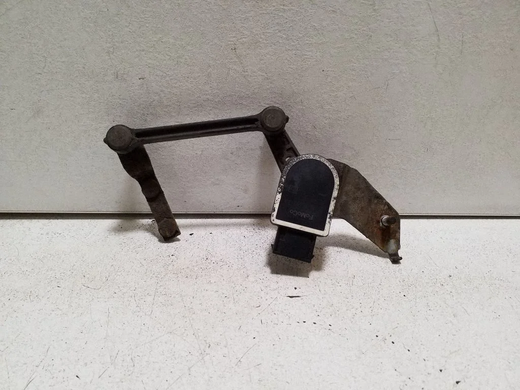 Headlight/headlamp level sensor 8G9N3G492AA