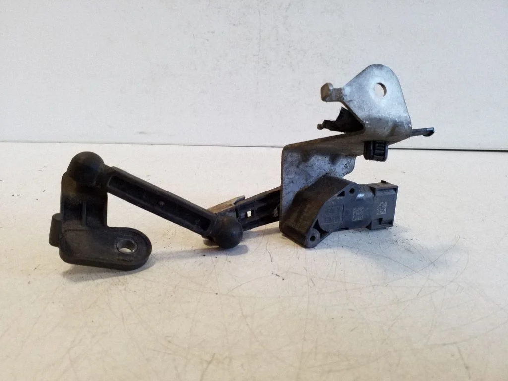 Headlight/headlamp level sensor 6895466