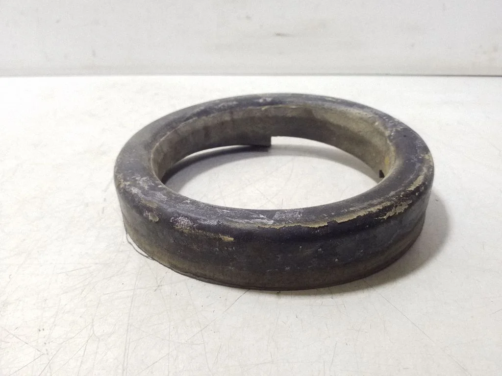 Rear coil spring rubber mount 9157503