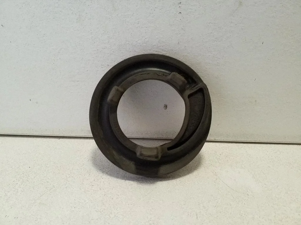 Rear coil spring rubber mount 4825775010