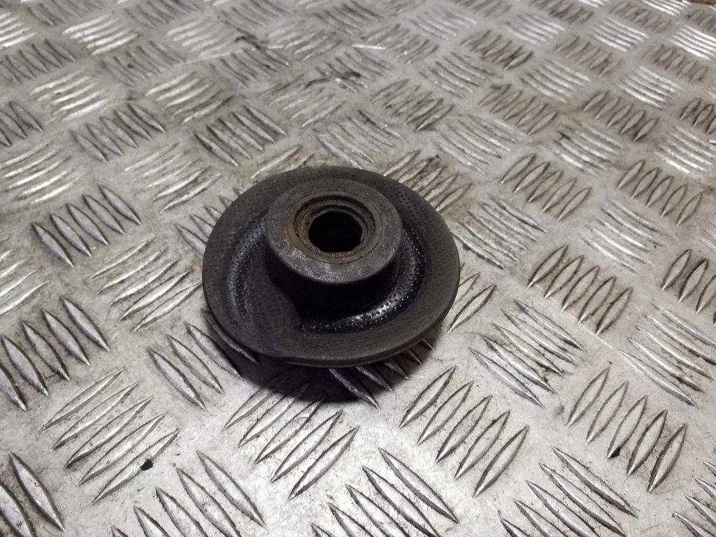 Rear coil spring rubber mount 55034EN101