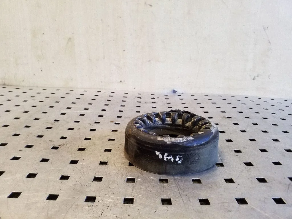 Rear coil spring rubber mount