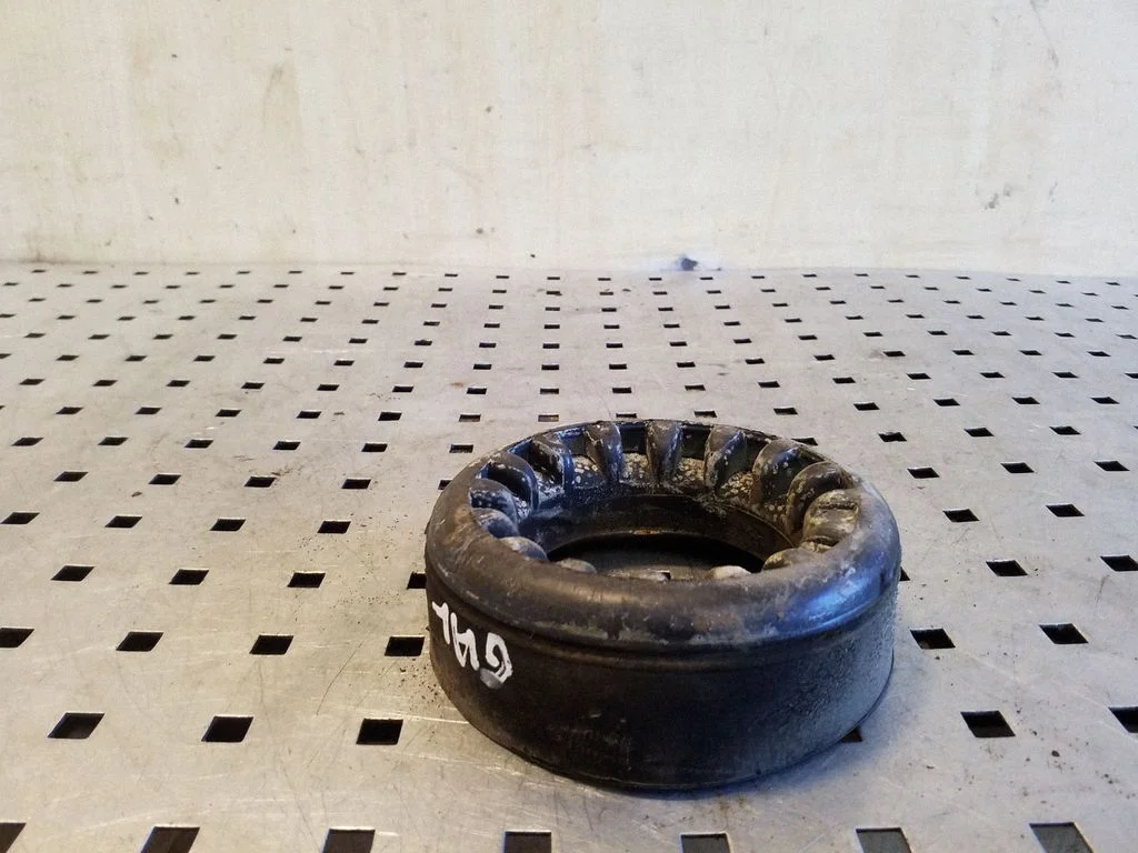 Rear coil spring rubber mount