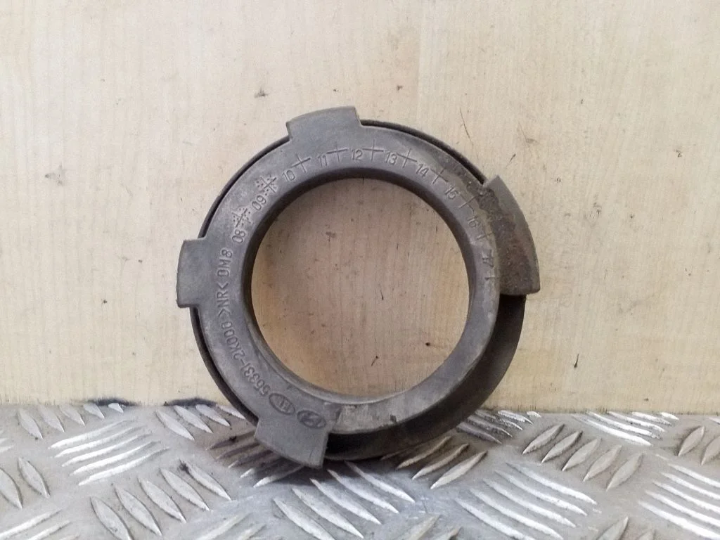 Rear coil spring rubber mount 553312K000