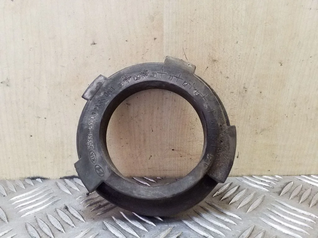 Rear coil spring rubber mount 553312K000