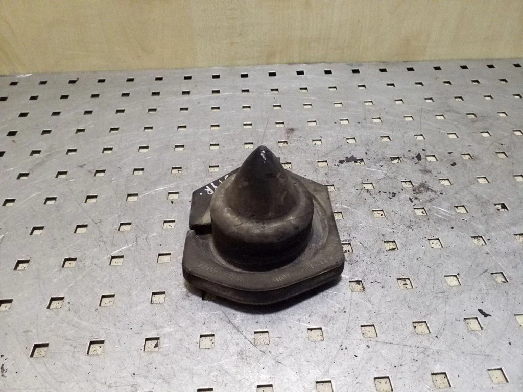 Rear coil spring rubber mount