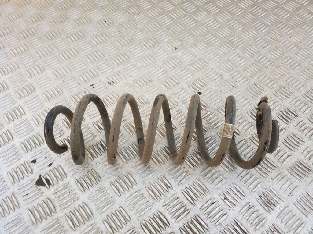 Rear coil spring MX615560TUB