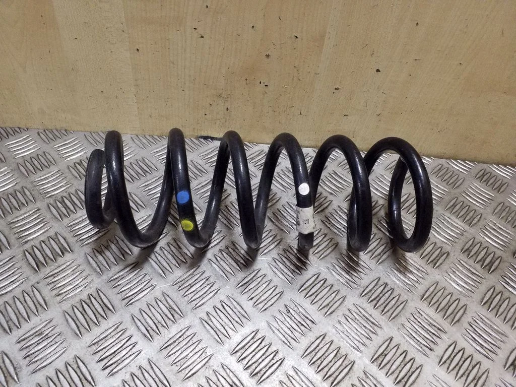 Rear coil spring 55350F1CB0