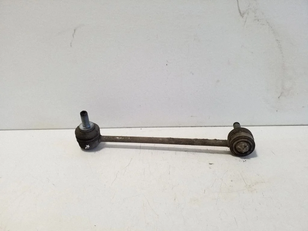 Rear anti-roll bar/stabilizer link – right