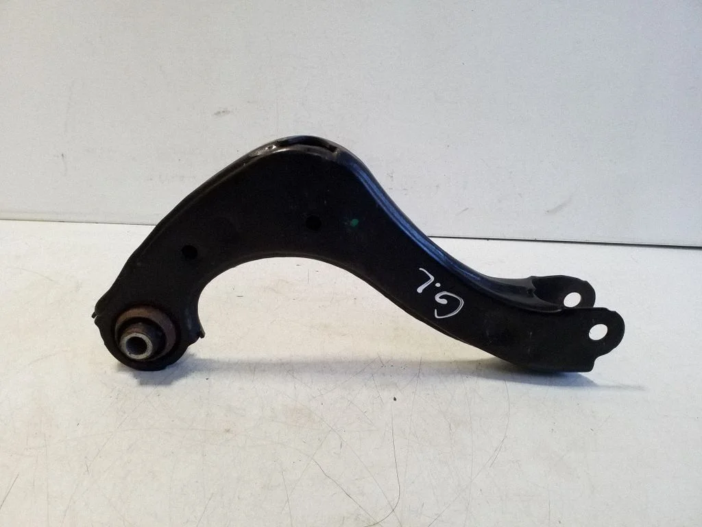 Rear control arm – left