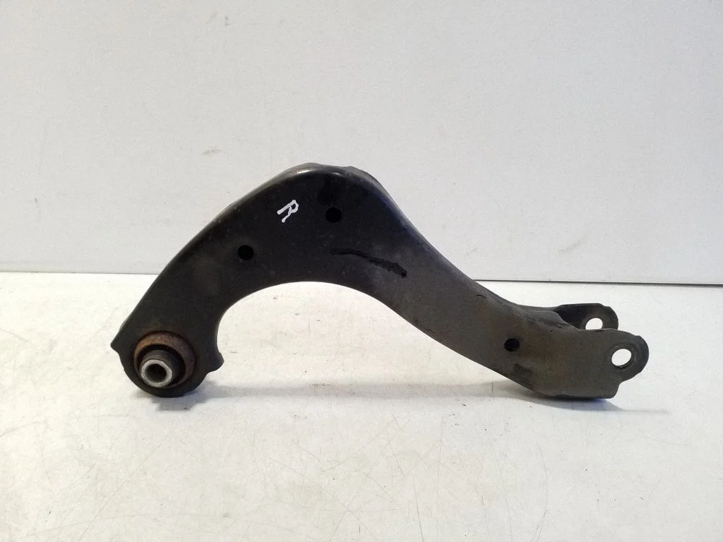 Rear control arm – right