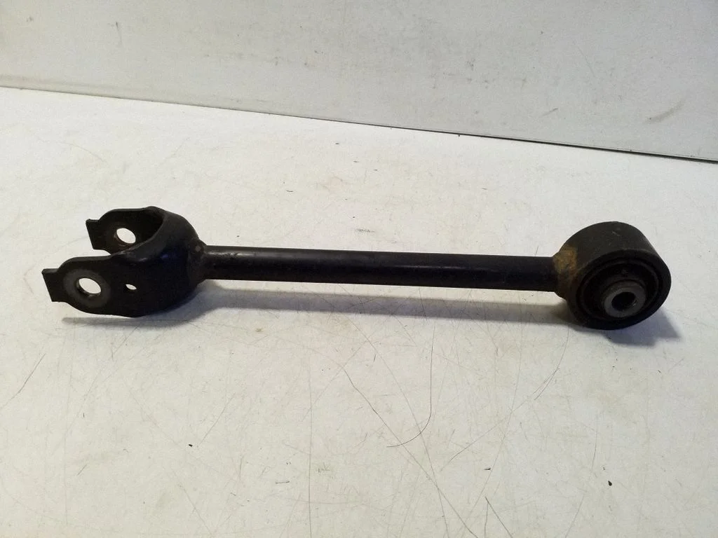 Rear control arm – right