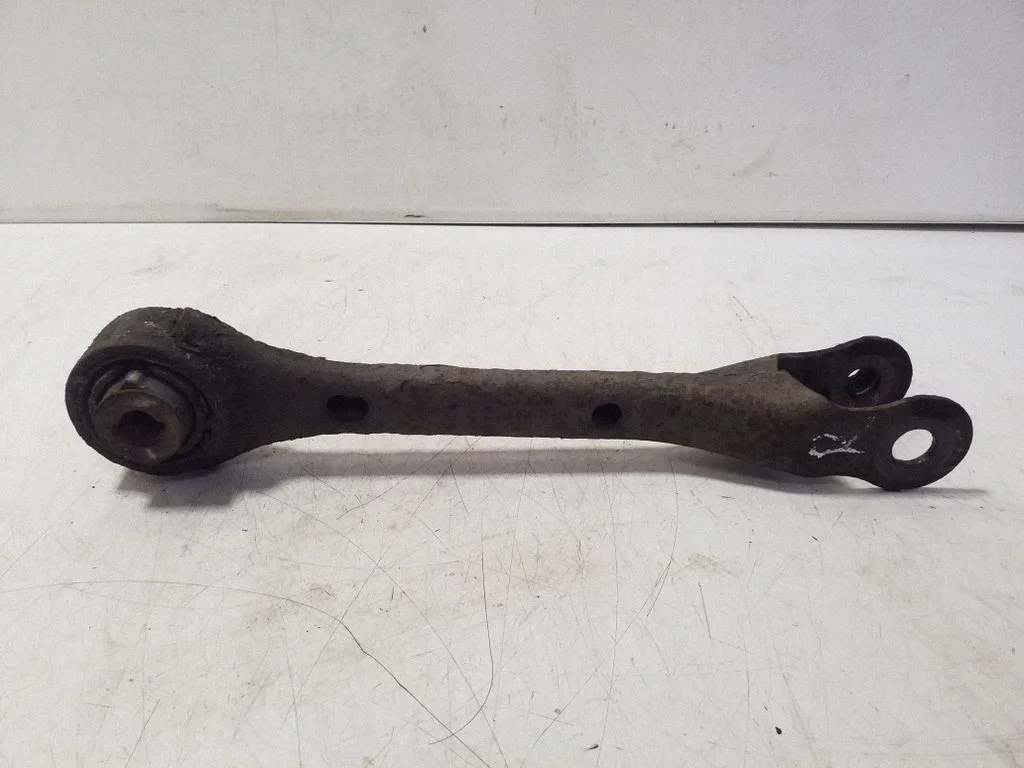 Rear control arm – right