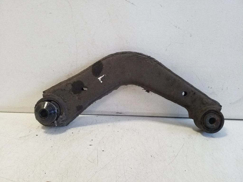 Rear control arm – left