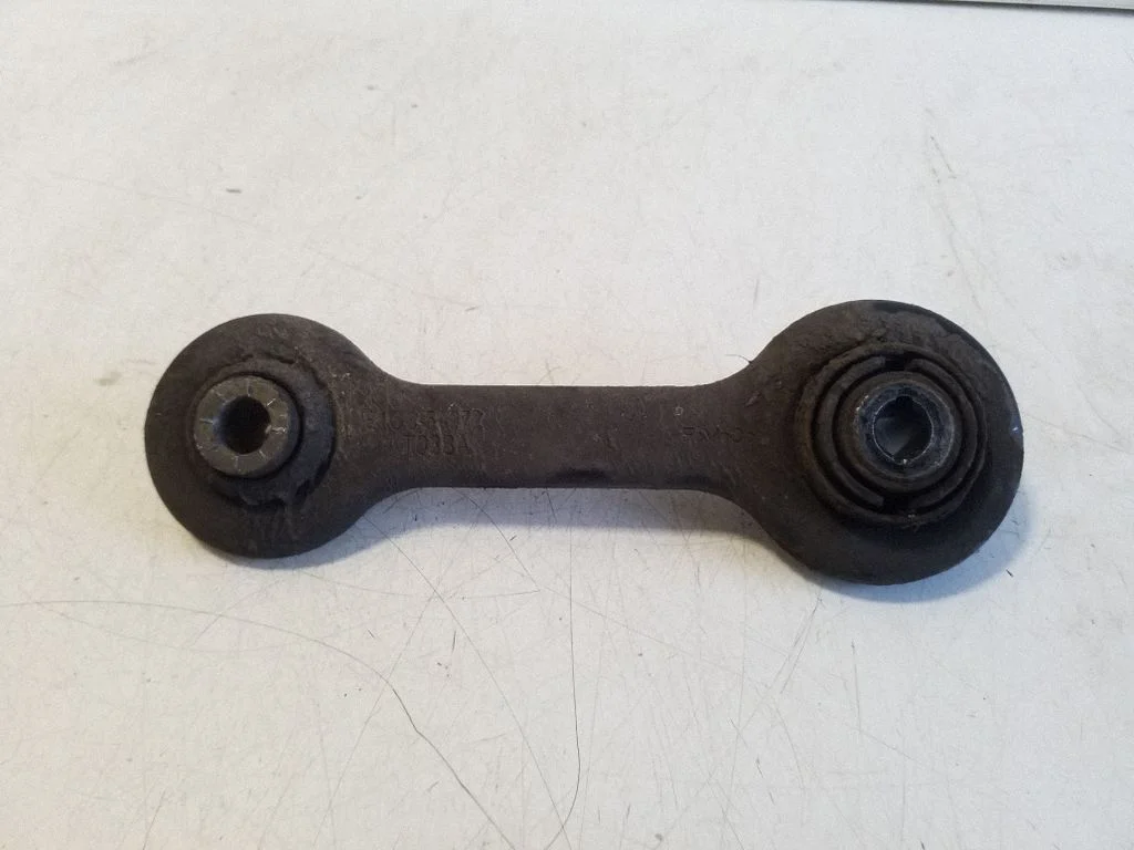 Rear control arm E1GC5A972
